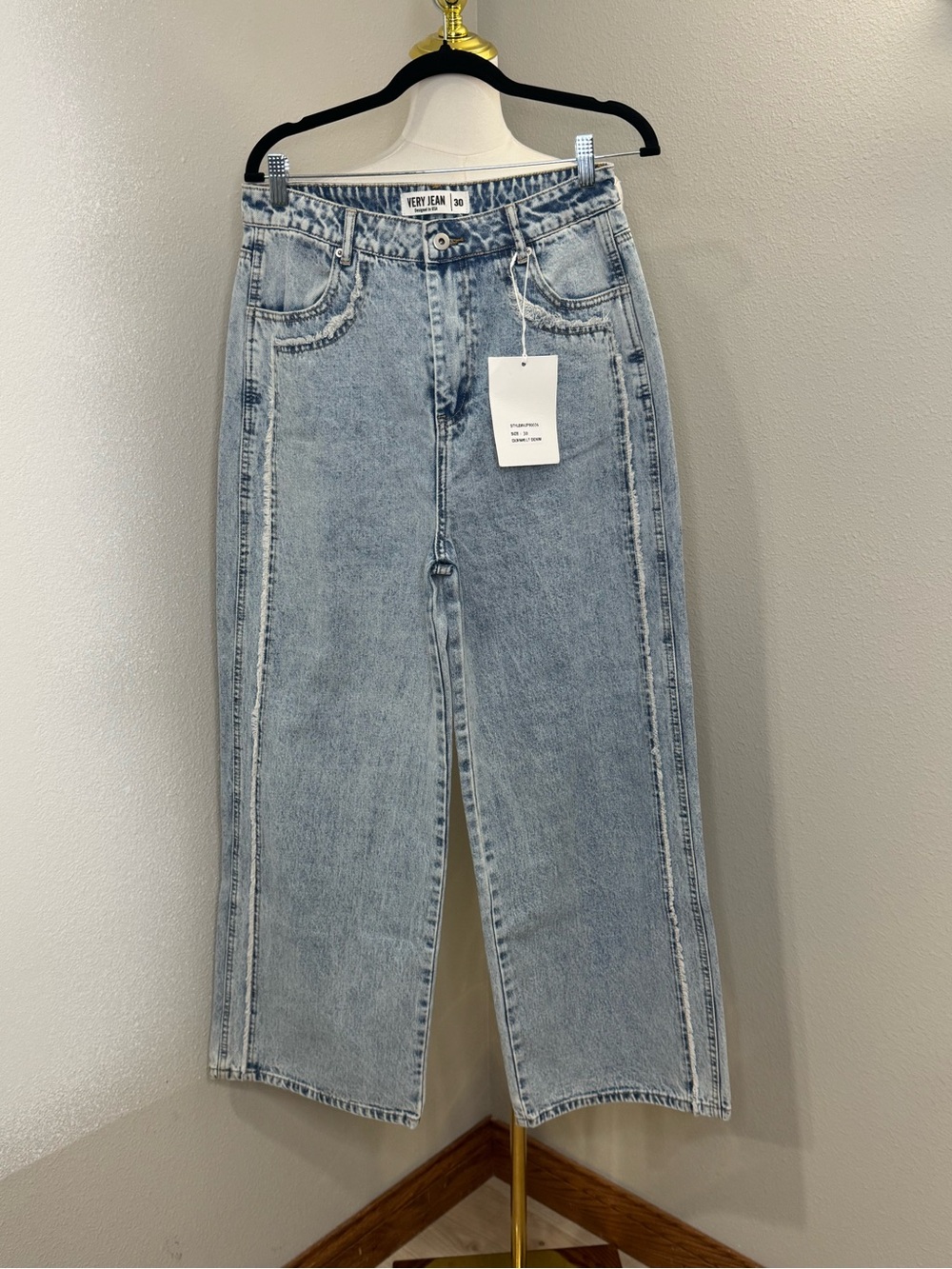 NWT Very Jean Light Wash Wide Leg Jeans Size 30